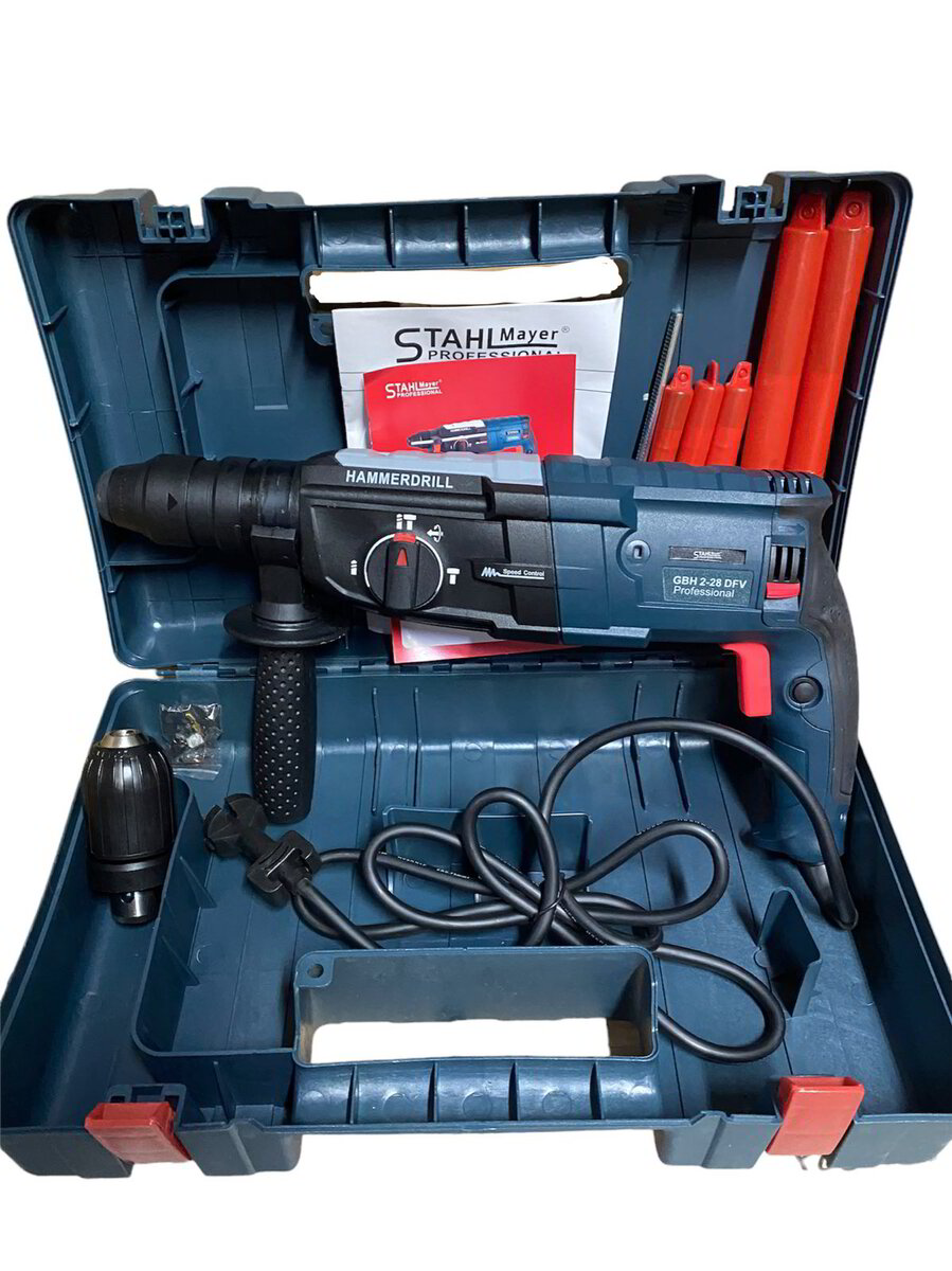 Перфоратор STAHLMAYER 800W | Немски, 3 режима, SDS-plus АВТО Немски перфоратор STAHLMAYER в действие при пробиване на бетон.