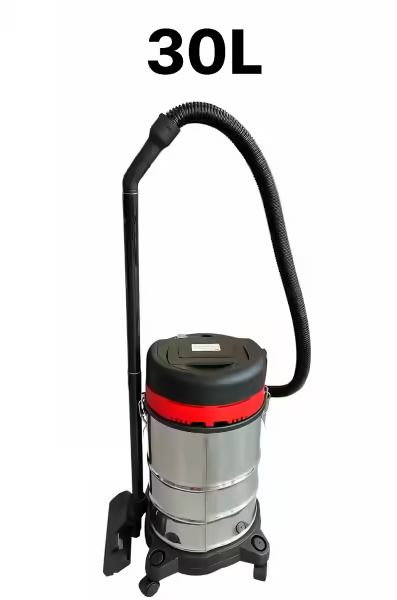 Прахосмукачка KraftRoyal 1200W за Сухо и Мокро с Резервоар 30L АВТО Прахосмукачка KraftRoyal 30L в действие при почистване на строителна площадка.