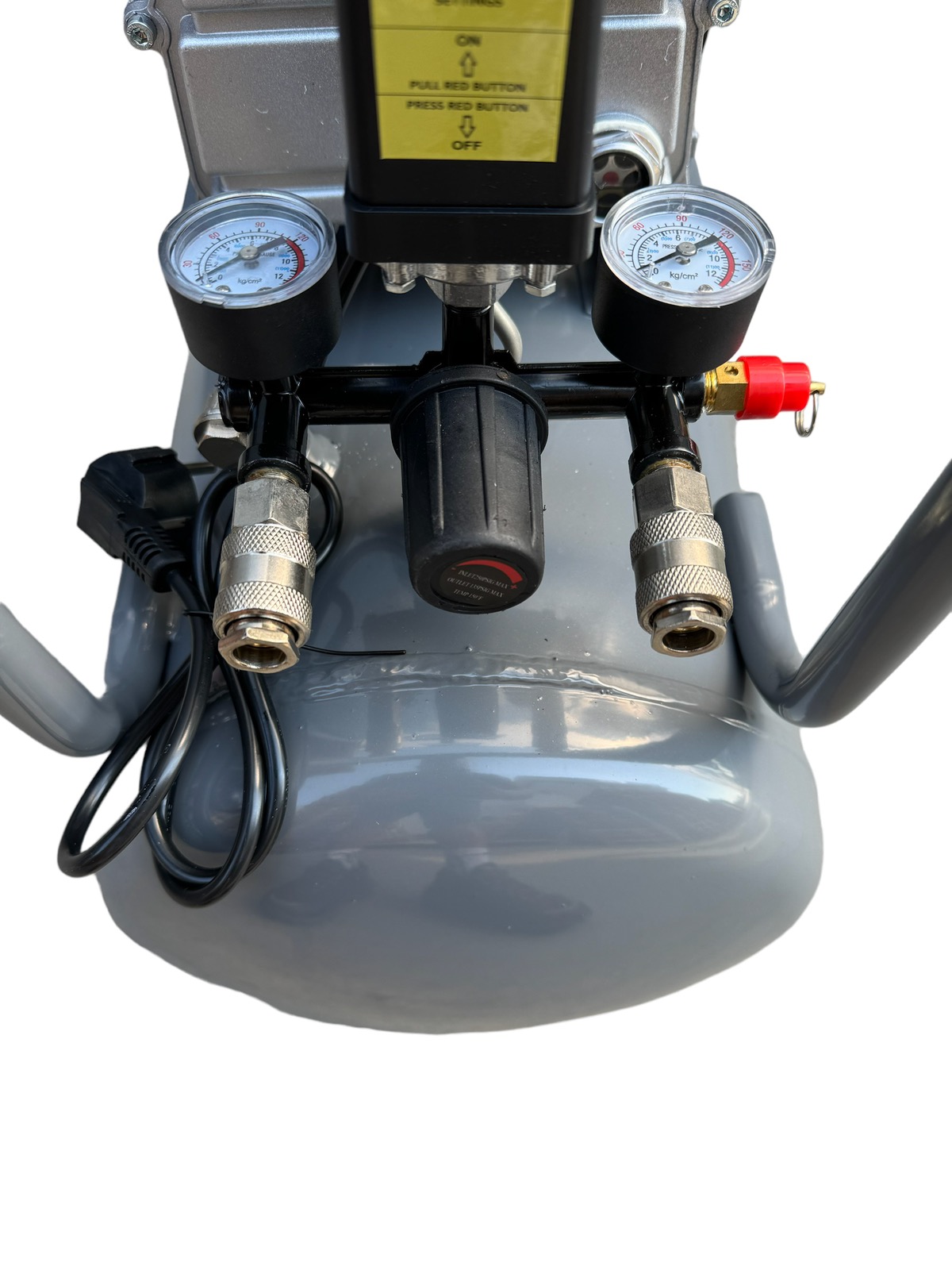 Компресор за Въздух HAWEK 50L | HW-3011, 1500W, 120 л/мин АВТО Детайлен изглед на контролите и манометъра.