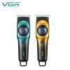 Мъжки тример за брада VGR V-966 с гребени и USB кабел на бял фон.