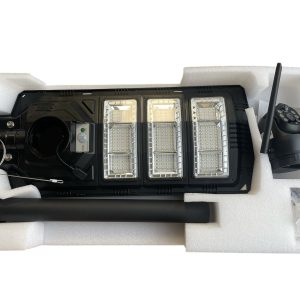 Детайлен изглед на камерата и LED светлините.