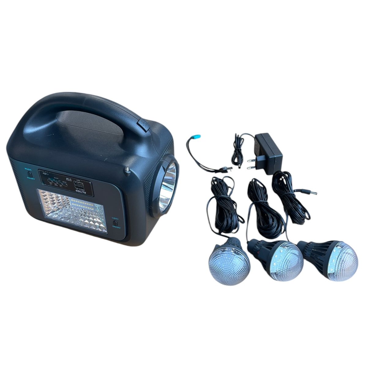 Соларна Инверторна Система GD-9001 Pro | 12V-220V КЪМПИНГ Детайлен изглед на устройството с изходите.