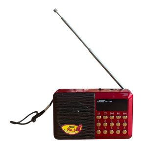 Мини колонка JOC H011BT в червен цвят, поставена на маса с USB кабел до нея.