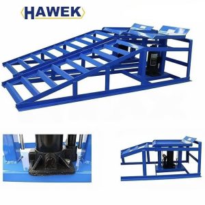 Рампи за кола с крик HAWEK | 5 тона, комплект 2 бр. АВТО Комплект от 2 рампи за кола с крик HAWEK 5 тона, поставени под автомобил.