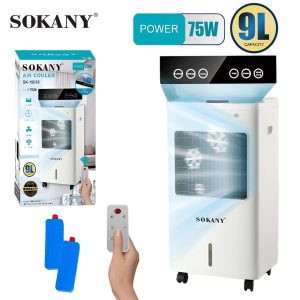 Мобилен въздушен охладител SOKANY | 9L, 3 степени ДОМ И ГРАДИНА Мобилен въздушен охладител SOKANY с 9-литров резервоар и дистанционно, поставен в стая.