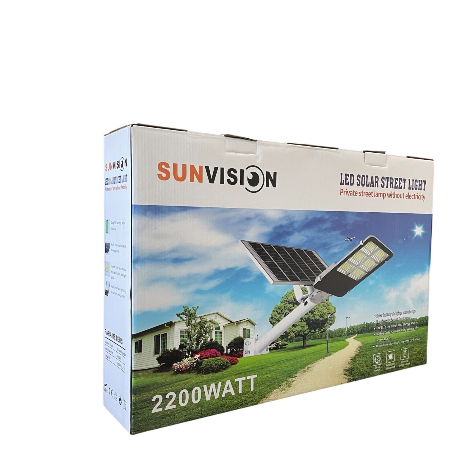 Улична соларна лампа SUNVISION | 2200W, 50000 mAh, IP65 ДОМ И ГРАДИНА Лампата с дистанционно управление, монтирана на стойка в двор.