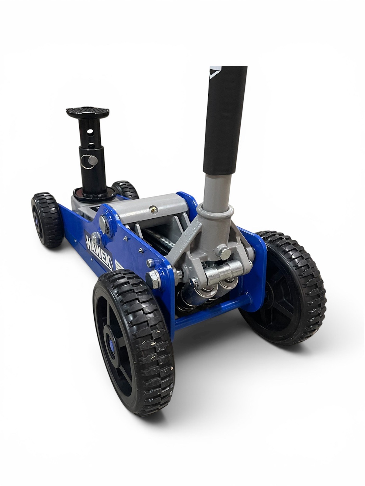 Крик „Крокодил“ Off-Road HAWEK 4T | HW-1199, двойна помпа КРИКОВЕ И СТОЙКИ Едър план на крик HAWEK с приставка за максимална височина 740 мм и големи колела.