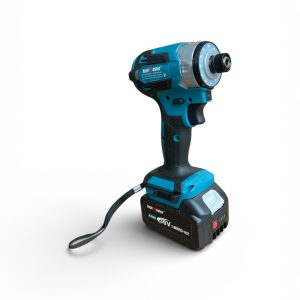 Импакт KRAFTMASTER 36V | Безчетков + 2×8Ah батерии АКУМУЛАТОРНИ ИНСТРУМЕНТИ Едър план на импакта с 1/4″ захват, LED светлина и гумирана ръкохватка.