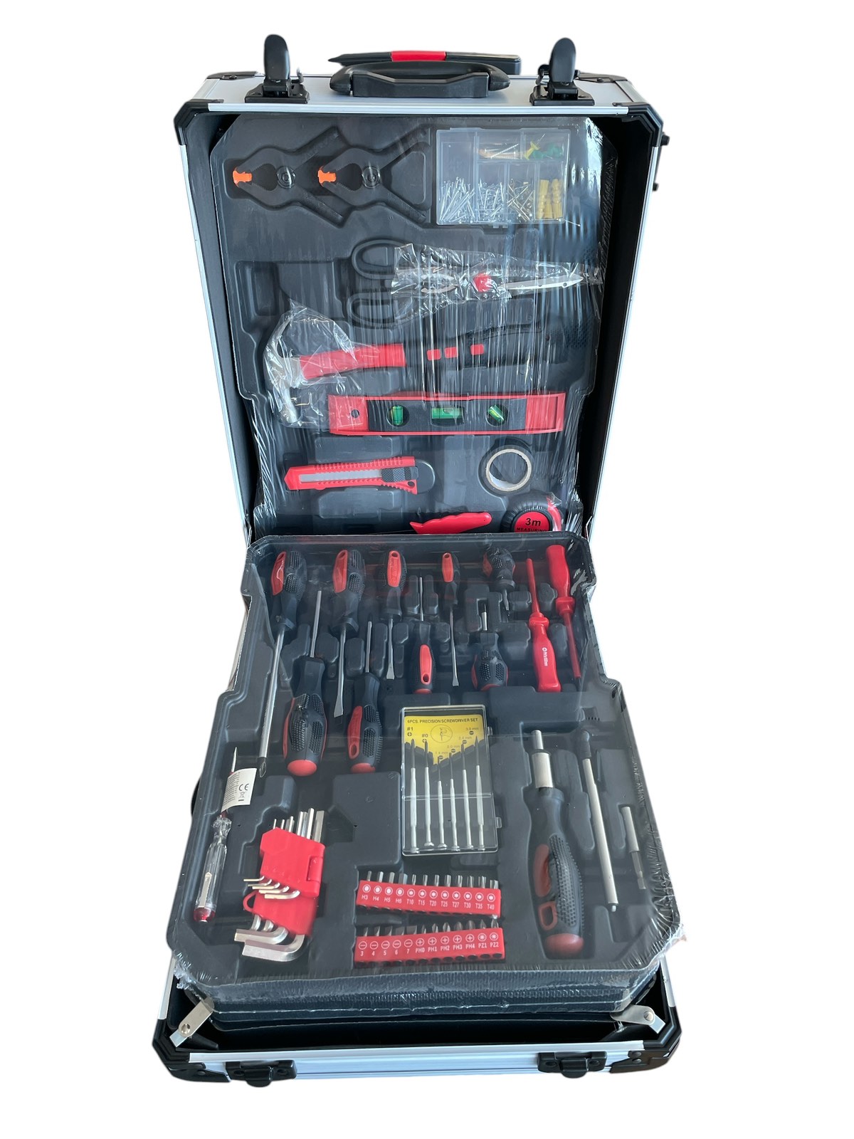 Куфар с инструменти KRAFTMASTER 1050ч | 4 отделения ГЕДОРЕТА Куфар с инструменти KRAFTMASTER 1050 части с метална конструкция и колела.