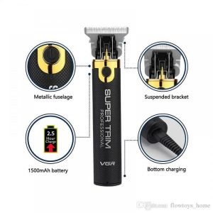 Едър план на машинката с приставки, четка и USB кабел.